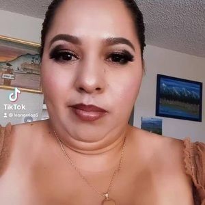 Meet your Posher, Leonor